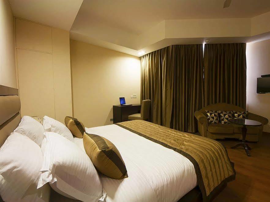 Hotel Aura @Airport Нью-Делі Екстер'єр фото